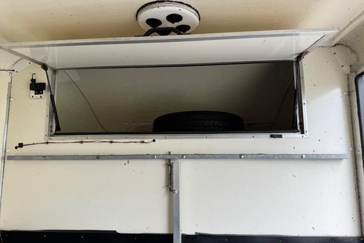 Grå Peugeot Boxer 335 fra 2009