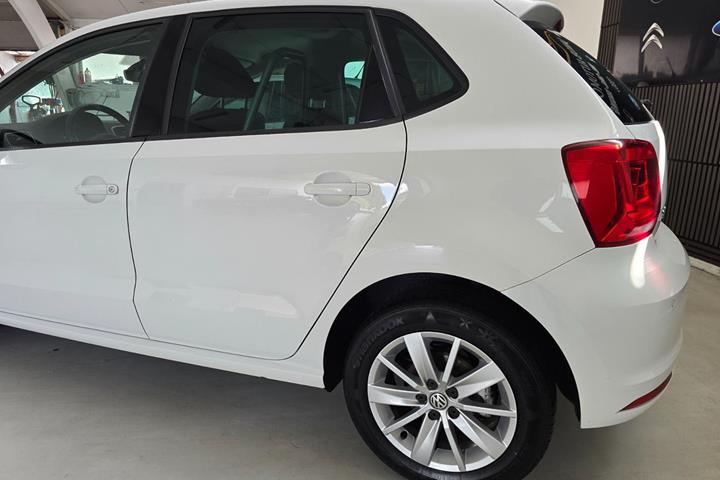 Grøn VW Polo fra 2016