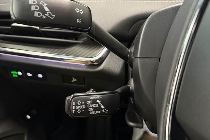 Blå Skoda Enyaq fra 2023