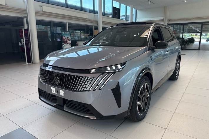 Grå Peugeot e-5008 fra 2026