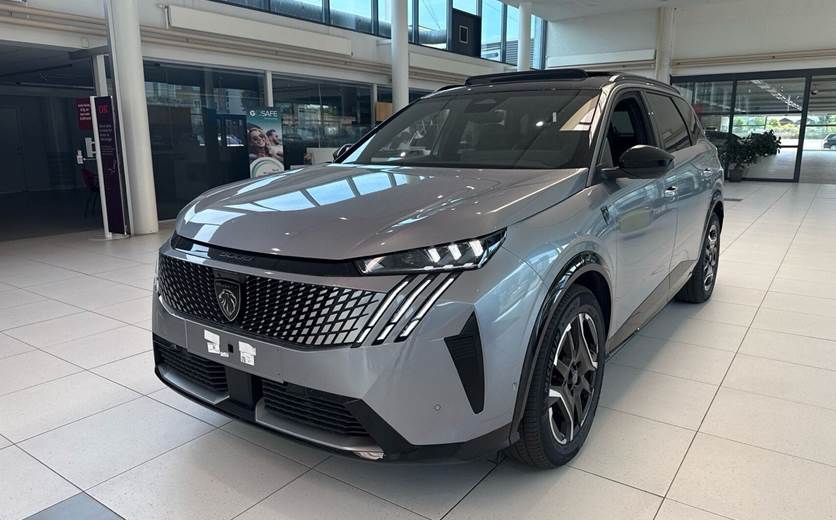 Peugeot e-5008 77 GT 7prs