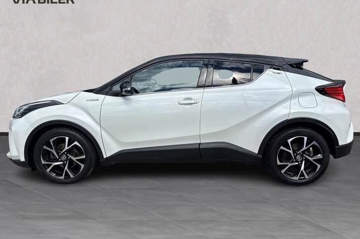 Hvid Toyota C-HR fra 2021