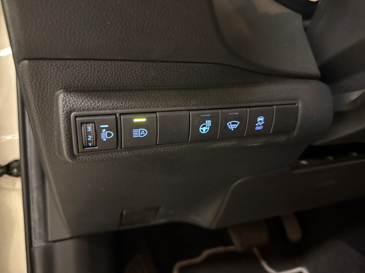 Sølv Toyota Corolla fra 2020