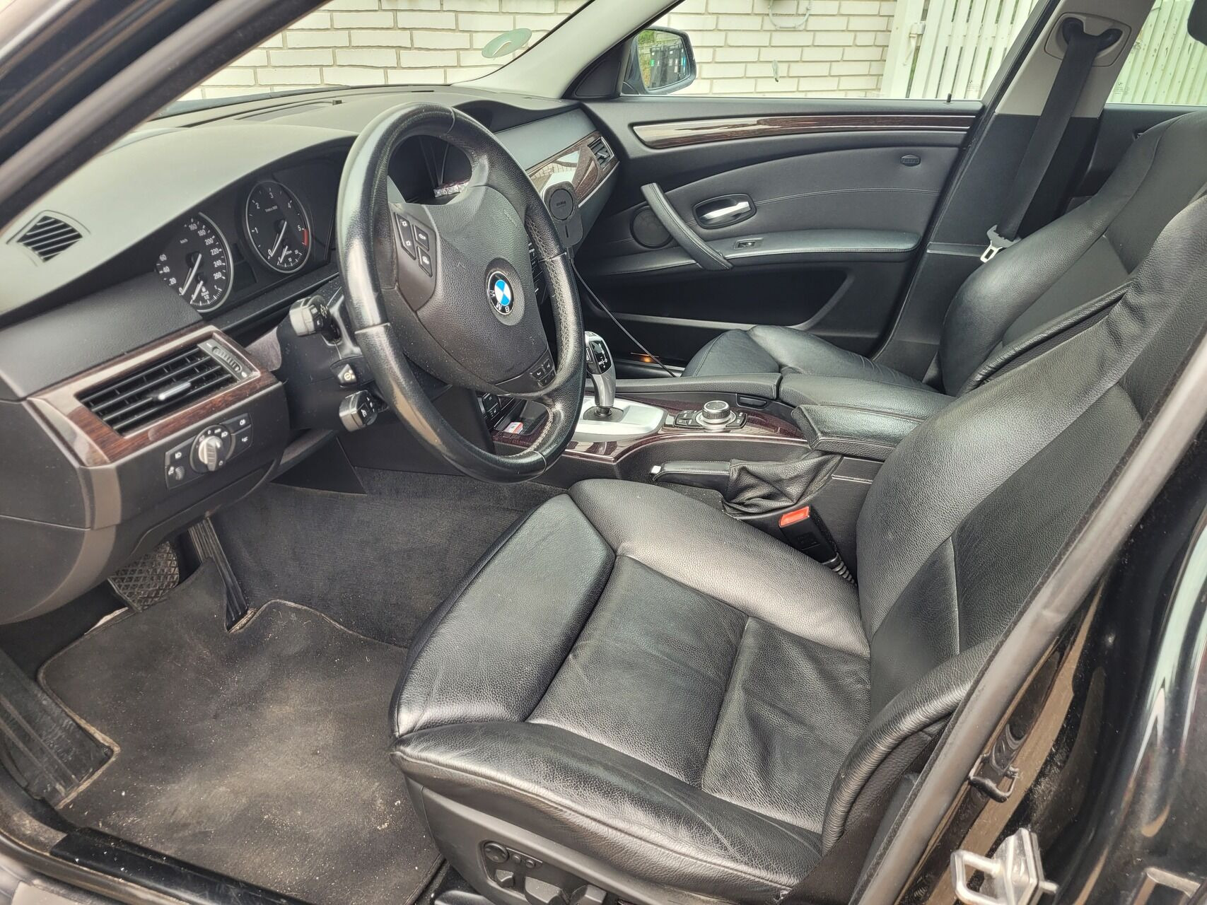 Sort BMW 520d fra 2010