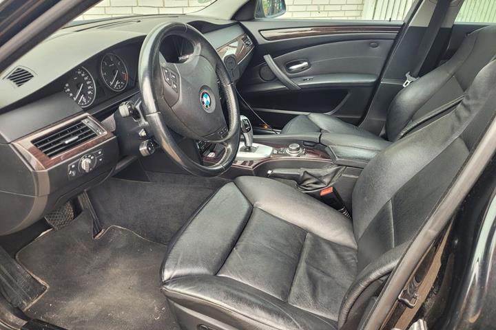 Sort BMW 520d fra 2010