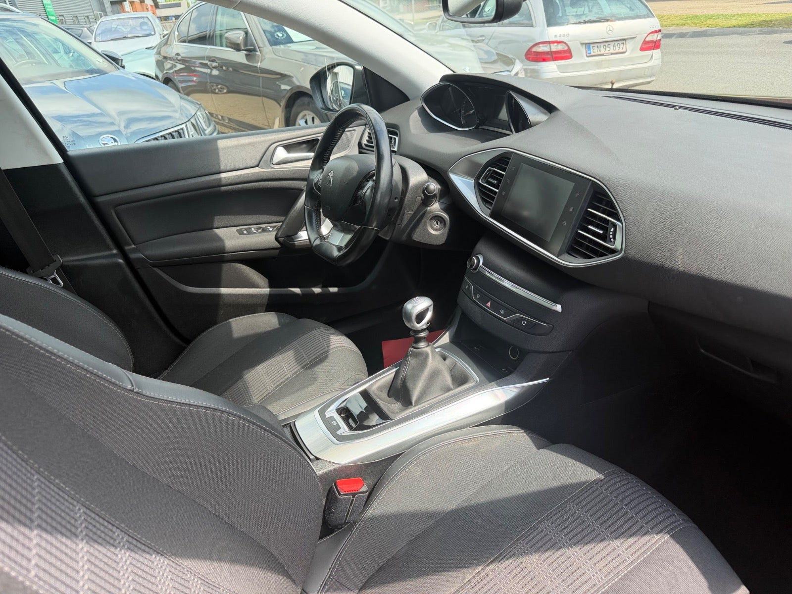 Sort Peugeot 308 fra 2018