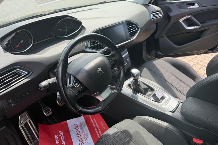 Sort Peugeot 308 fra 2018