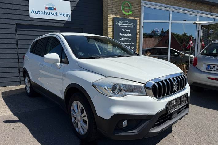Hvid Suzuki S-Cross fra 2016