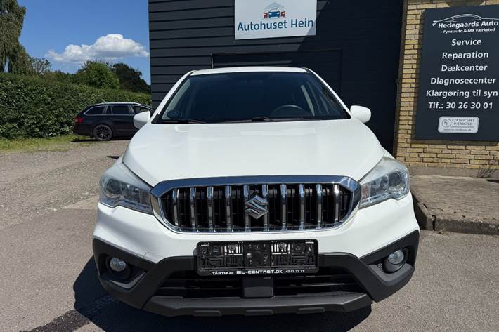 Hvid Suzuki S-Cross fra 2016