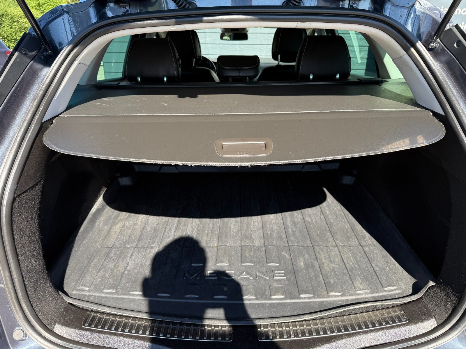 Grå Renault Megane IV fra 2018