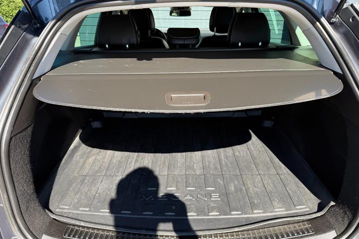 Grå Renault Megane IV fra 2018
