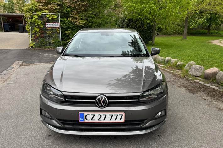 Grå VW Polo fra 2021
