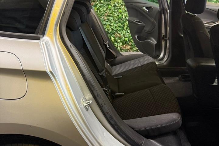 undefined Opel Astra fra 2017