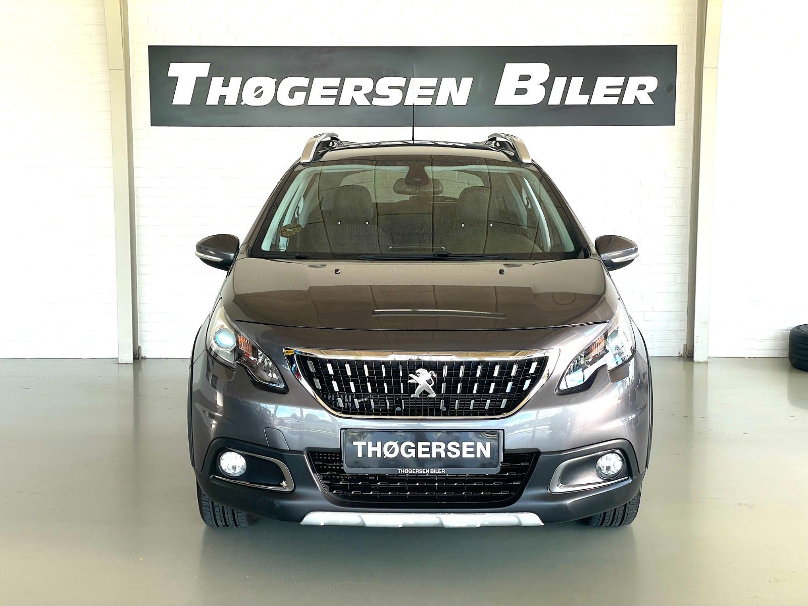 Grå Peugeot 2008 fra 2019