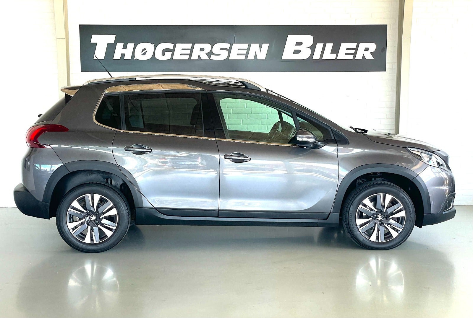 Grå Peugeot 2008 fra 2019