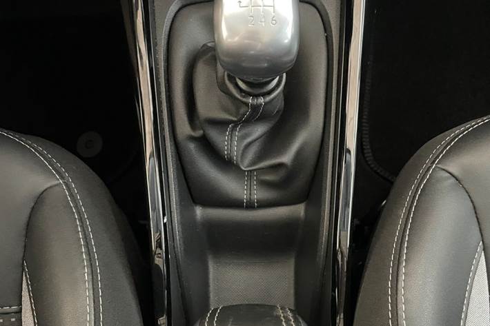 Grå Peugeot 2008 fra 2019