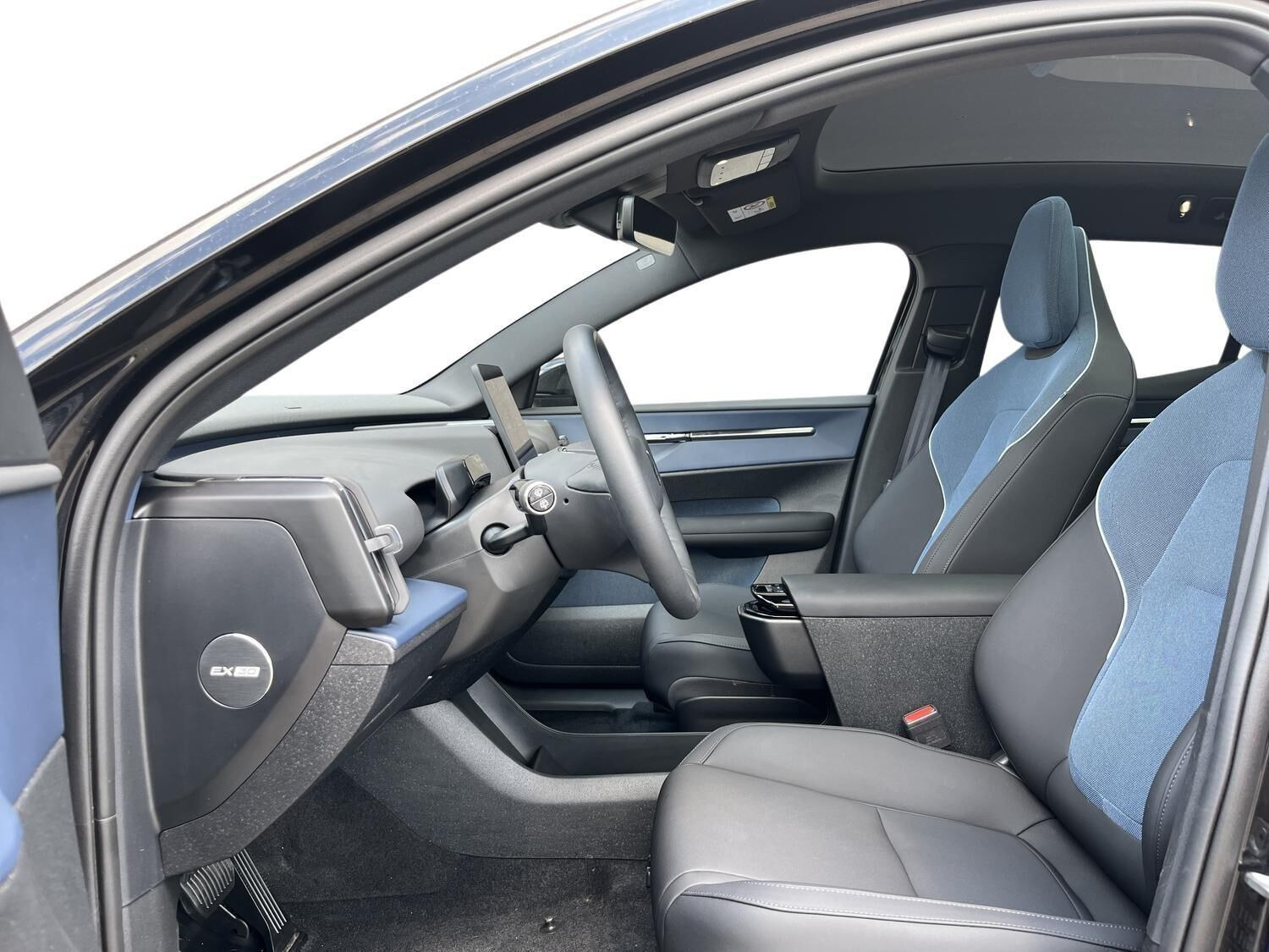 Sort Volvo EX30 fra 2024