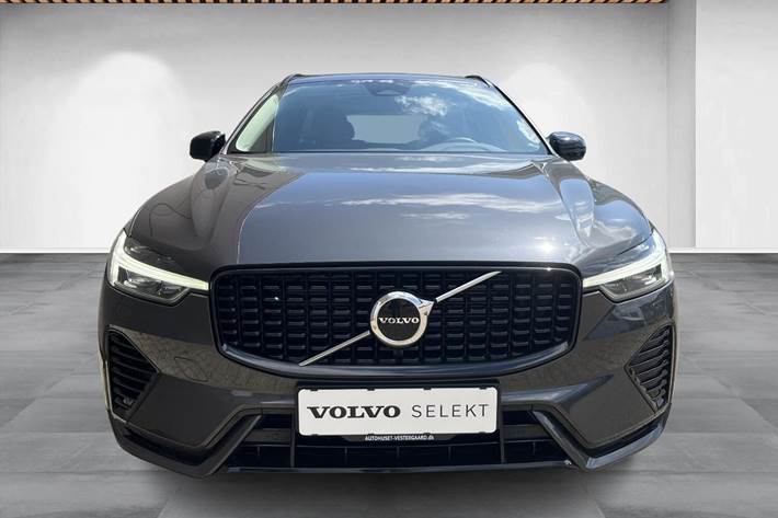 Grå Volvo XC60 fra 2023