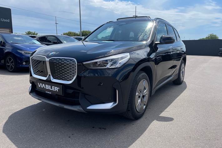 Sort BMW iX1 fra 2025