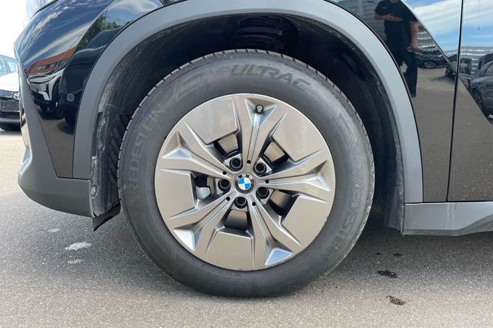Sort BMW iX1 fra 2025