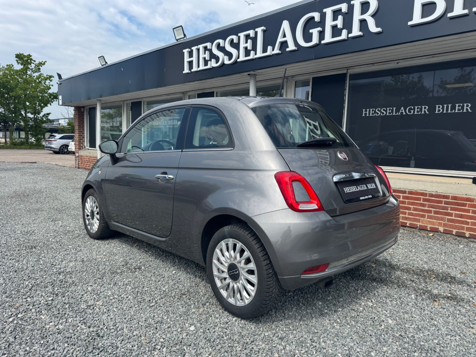 Grå Fiat 500 fra 2017
