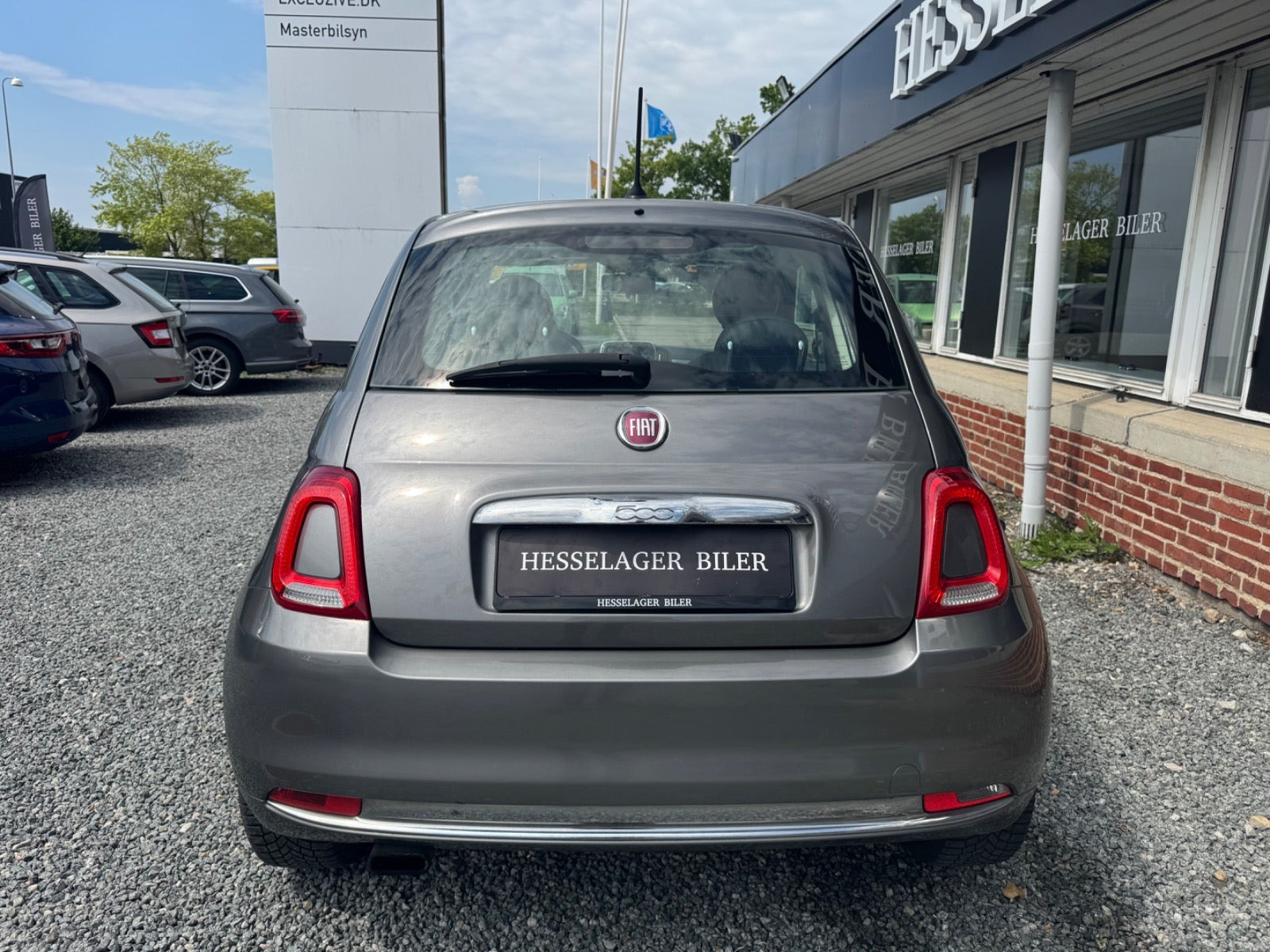 Grå Fiat 500 fra 2017