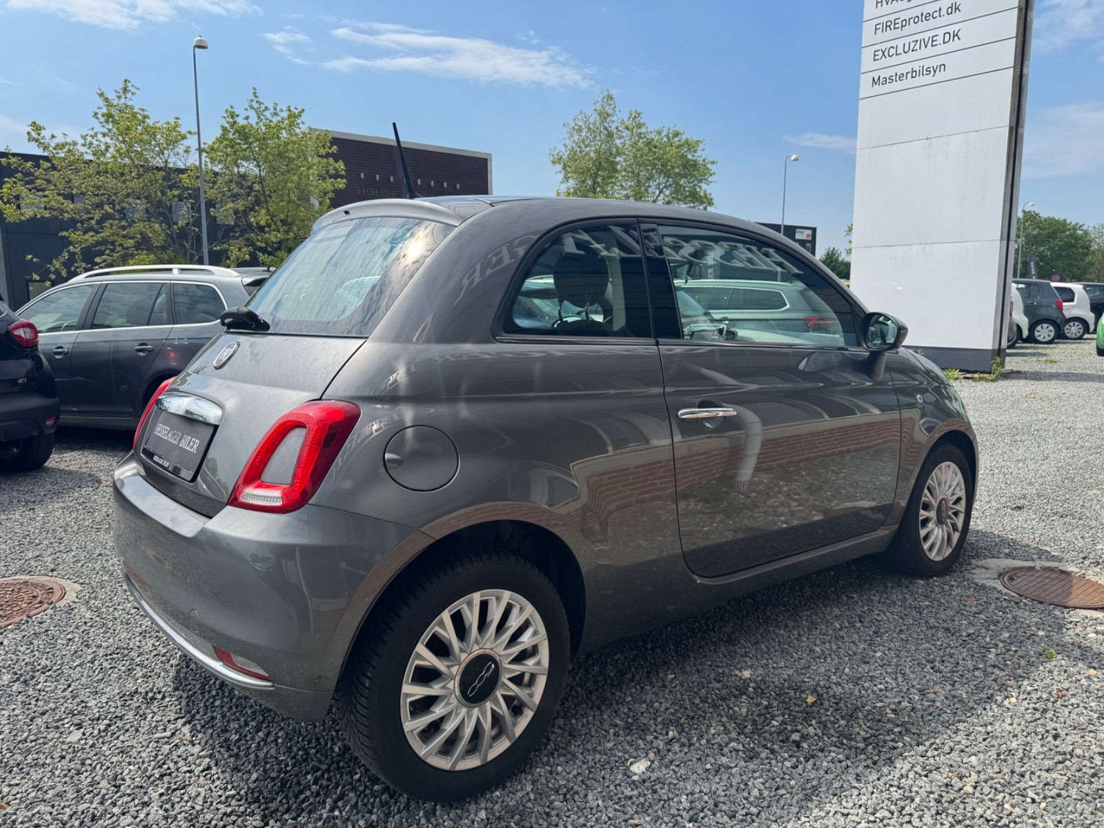 Grå Fiat 500 fra 2017