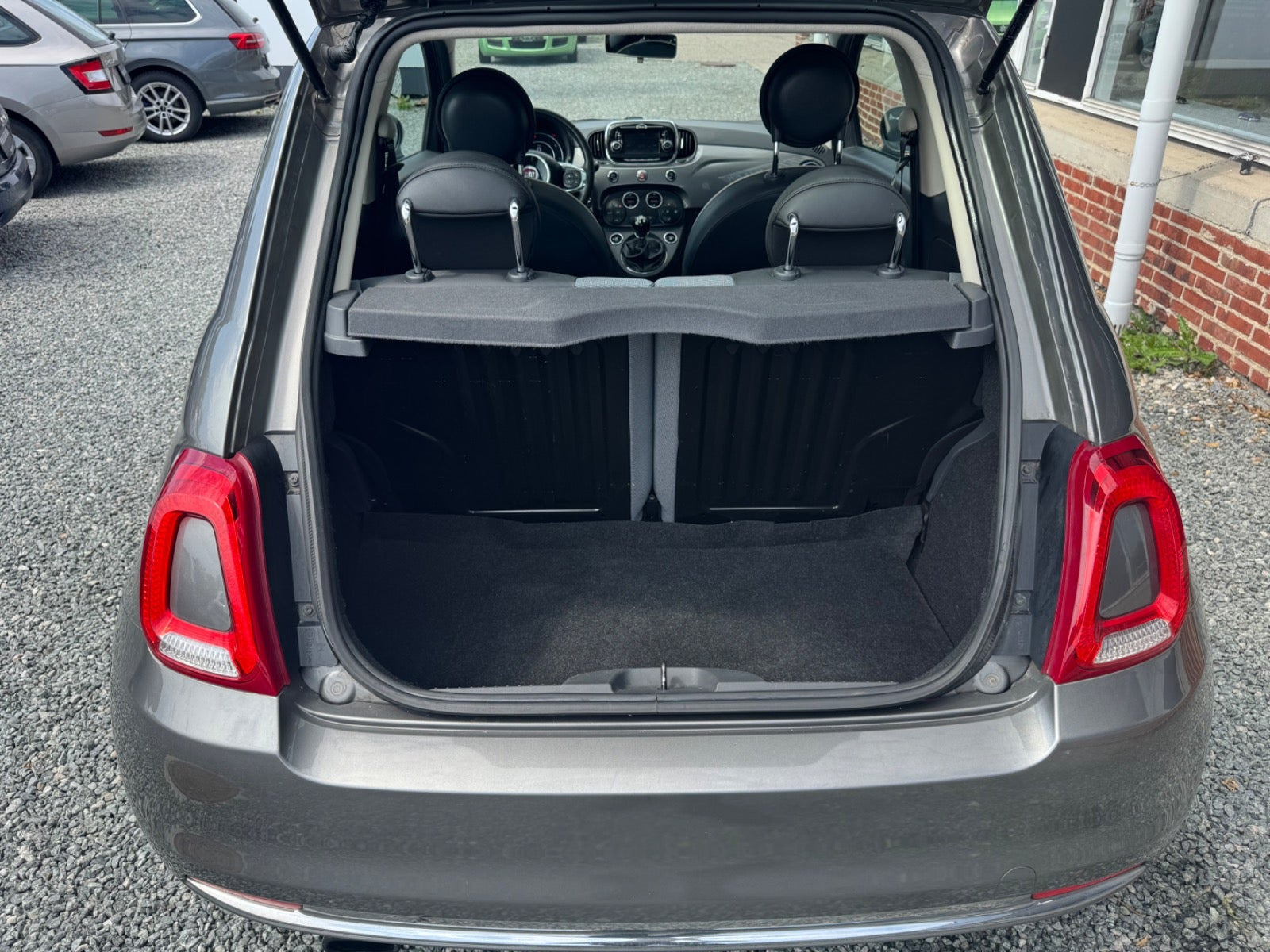 Grå Fiat 500 fra 2017