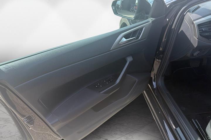 Sort VW Polo fra 2021