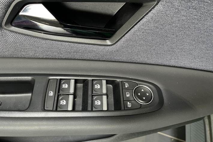 Grøn Renault 5 E-Tech fra 2025