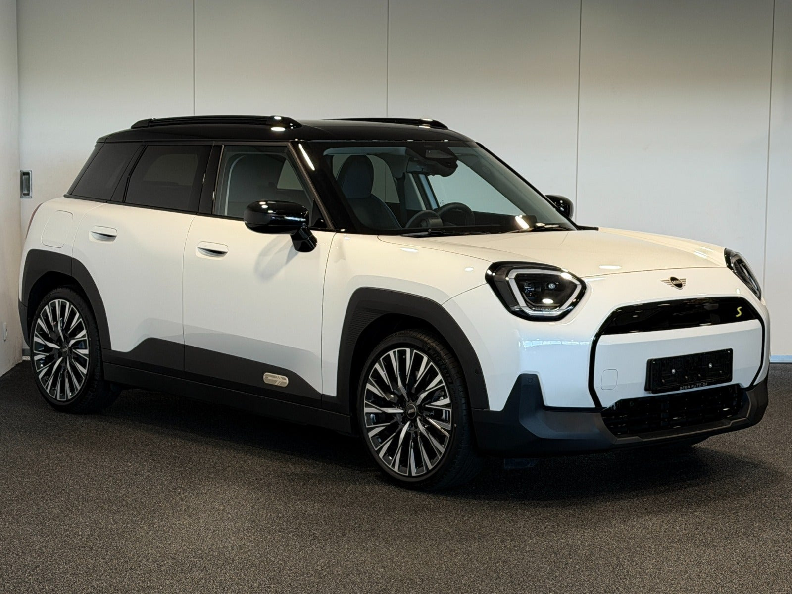 Hvid Mini Aceman SE fra 2026
