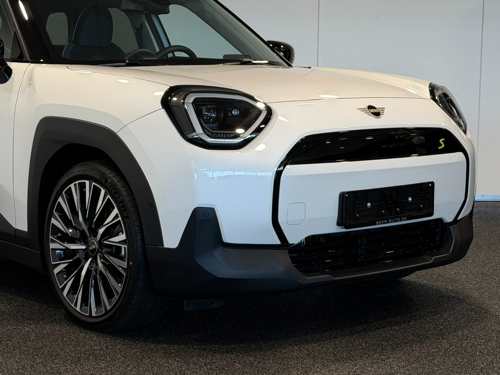 Hvid Mini Aceman SE fra 2026