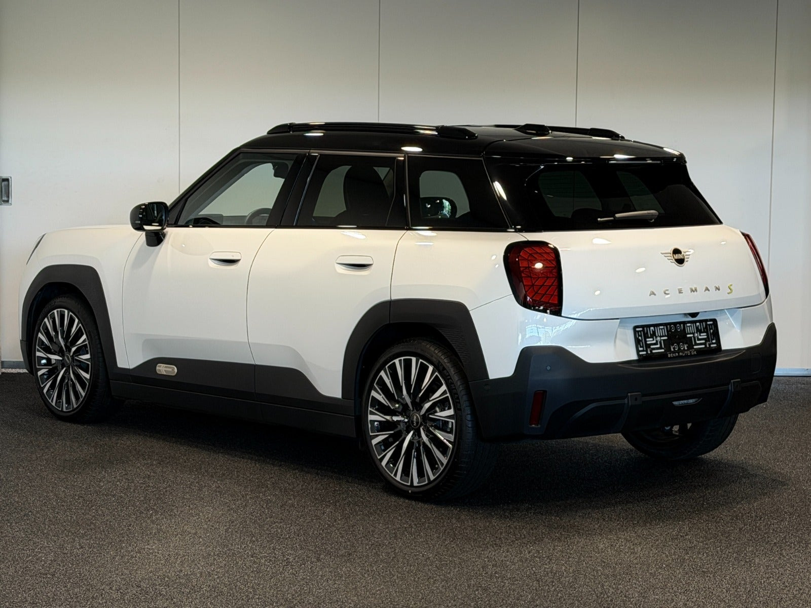 Hvid Mini Aceman SE fra 2026