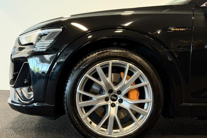 Sort Audi e-tron fra 2023