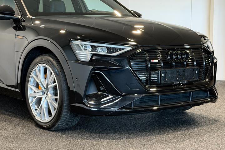 Sort Audi e-tron fra 2023