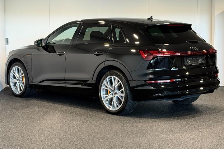 Sort Audi e-tron fra 2023