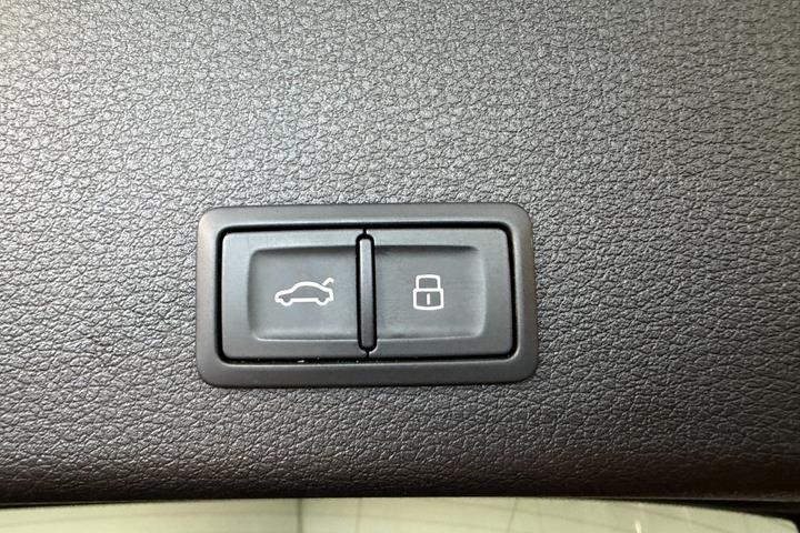 Sort Audi e-tron fra 2023