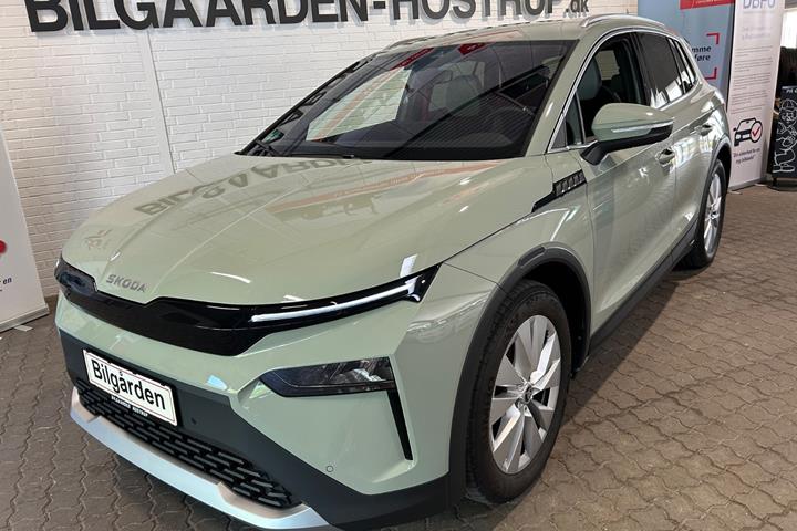 Grøn Skoda Elroq fra 2025 set udefra