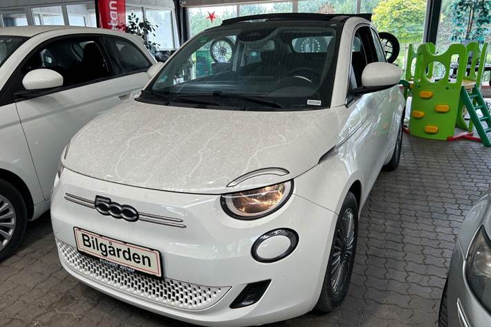 Hvid Fiat 500e fra 2023