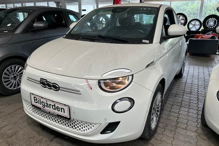 Hvid Fiat 500e fra 2023