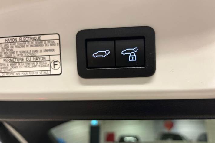 Hvid Toyota Corolla Cross fra 2023