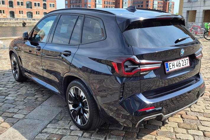 Sort BMW iX3 fra 2022