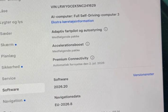Rød Tesla Model Y fra 2022