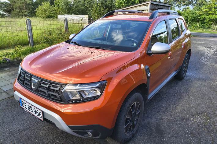 Orange Dacia Duster fra 2021