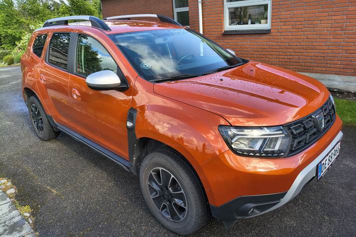 Orange Dacia Duster fra 2021