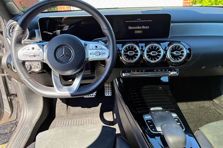 Grå Mercedes A-Klasse fra 2019