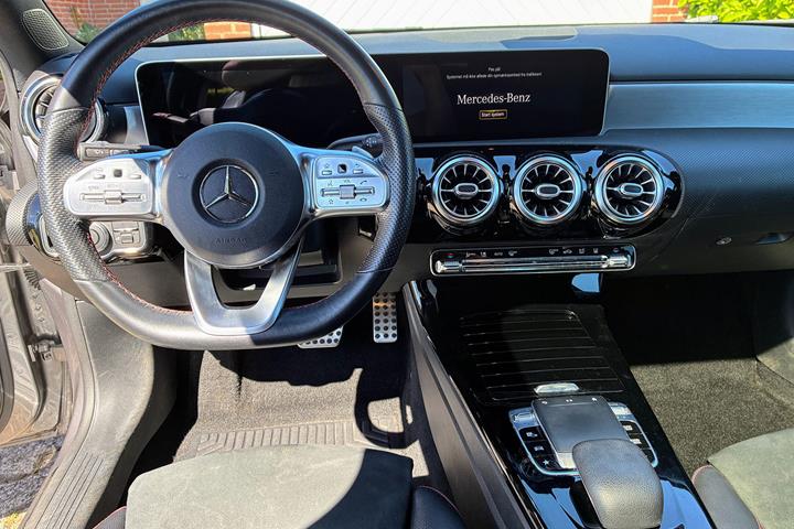 Grå Mercedes A-Klasse fra 2019