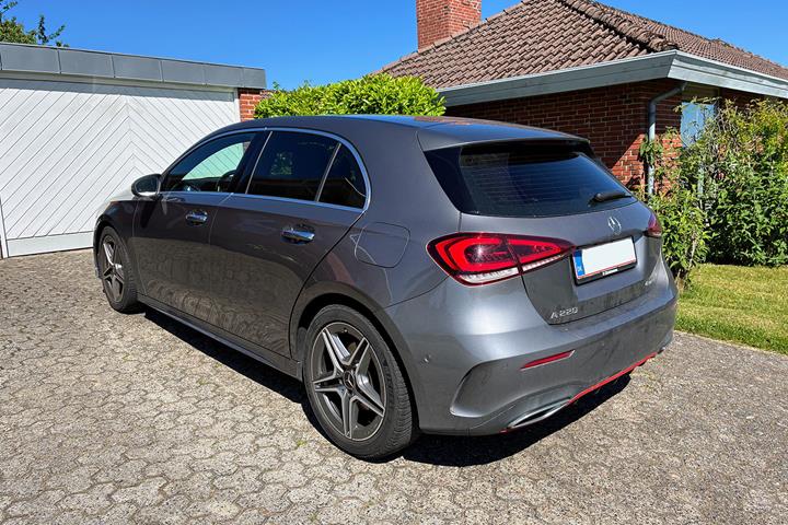 Grå Mercedes A-Klasse fra 2019