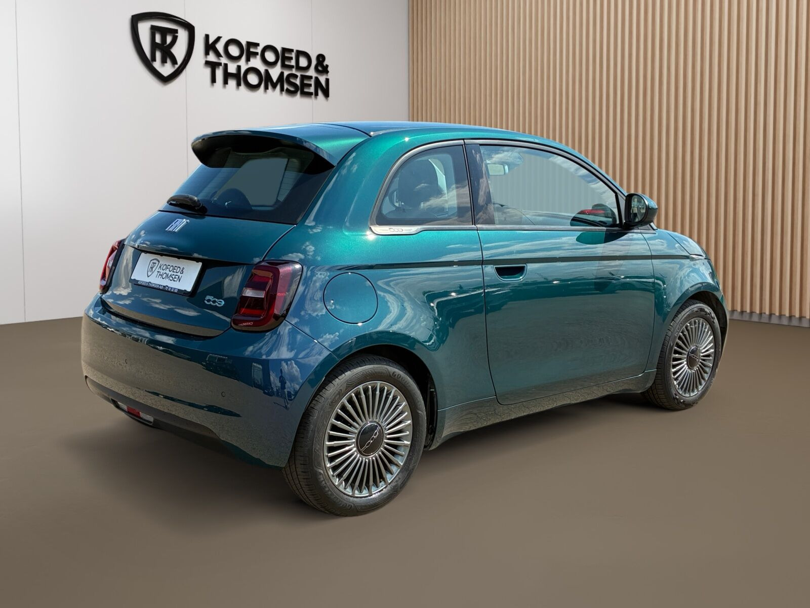 Blå Fiat 500e fra 2022