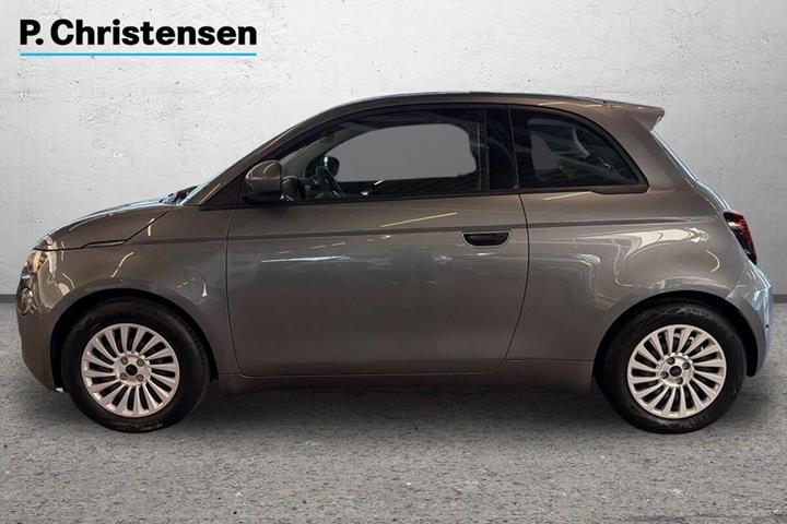 Grå Fiat 500e fra 2023
